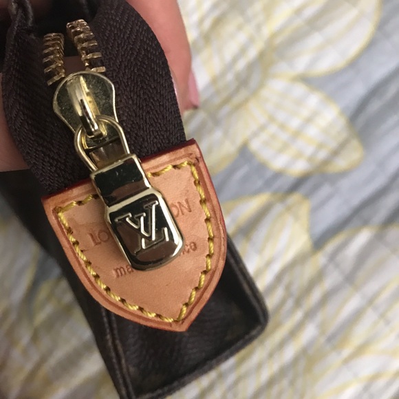 LOUIS VUITTON Monogram Toiletry Pouch 15 - Picture 5 of 5